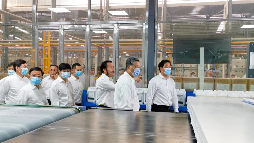 聚焦|馬興瑞省長蒞臨將軍企業巖板研發智造基地調研(圖2)