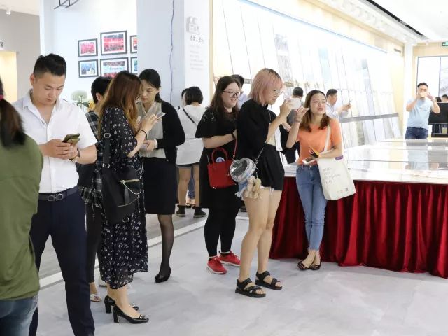 設(shè)想未來丨將軍企業(yè)2018新品發(fā)布會(huì)暨《夢想的空間》中國年度室內(nèi)設(shè)計(jì)競賽沙龍發(fā)布會(huì)圓滿召開！
(圖13)