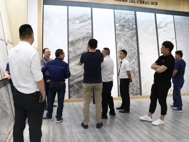 設(shè)想未來丨將軍企業(yè)2018新品發(fā)布會(huì)暨《夢想的空間》中國年度室內(nèi)設(shè)計(jì)競賽沙龍發(fā)布會(huì)圓滿召開！
(圖14)