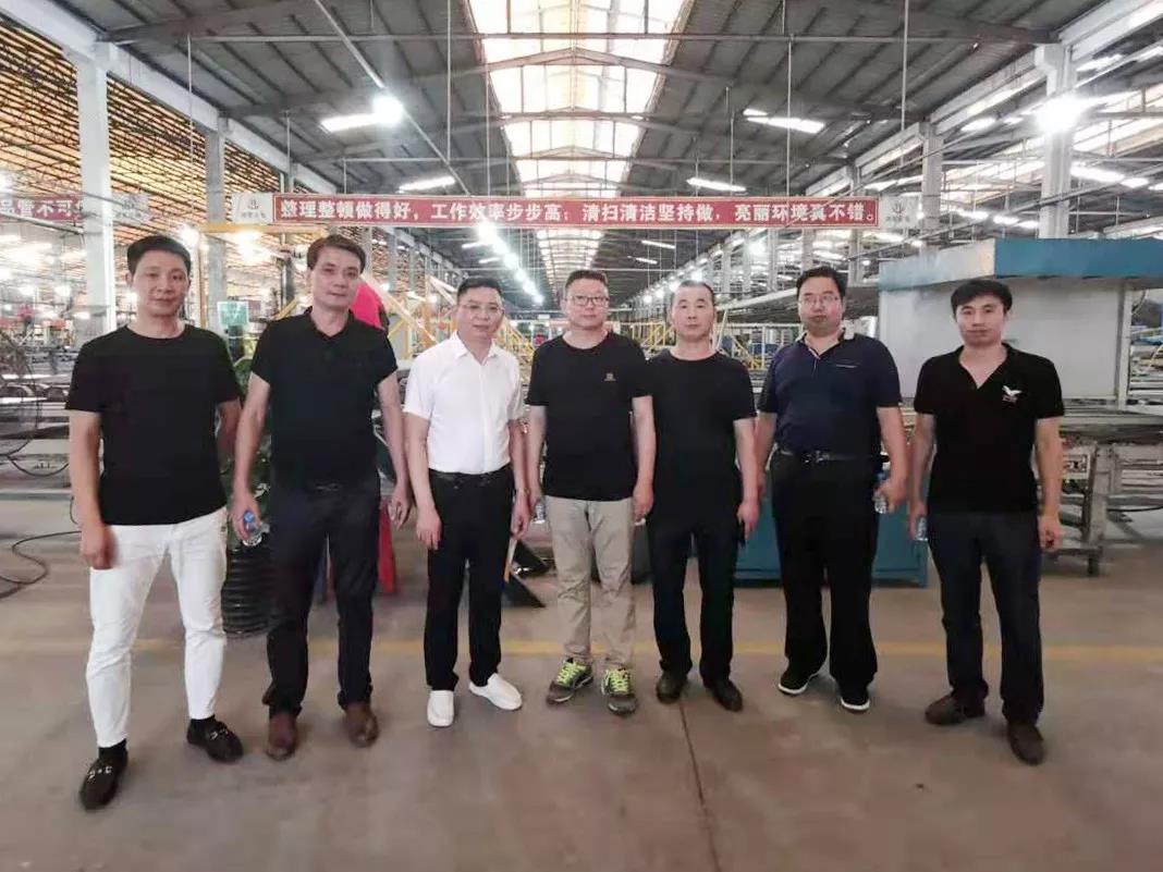 快訊丨河南瀚海大觀地產戰略集采考察團蒞臨大將軍陶瓷參觀交流
(圖2)